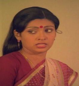 Thaalaatu Maari Female poster