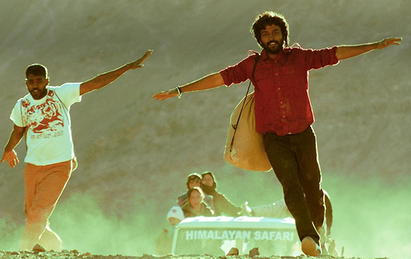 Paravayaa Parakkurom poster