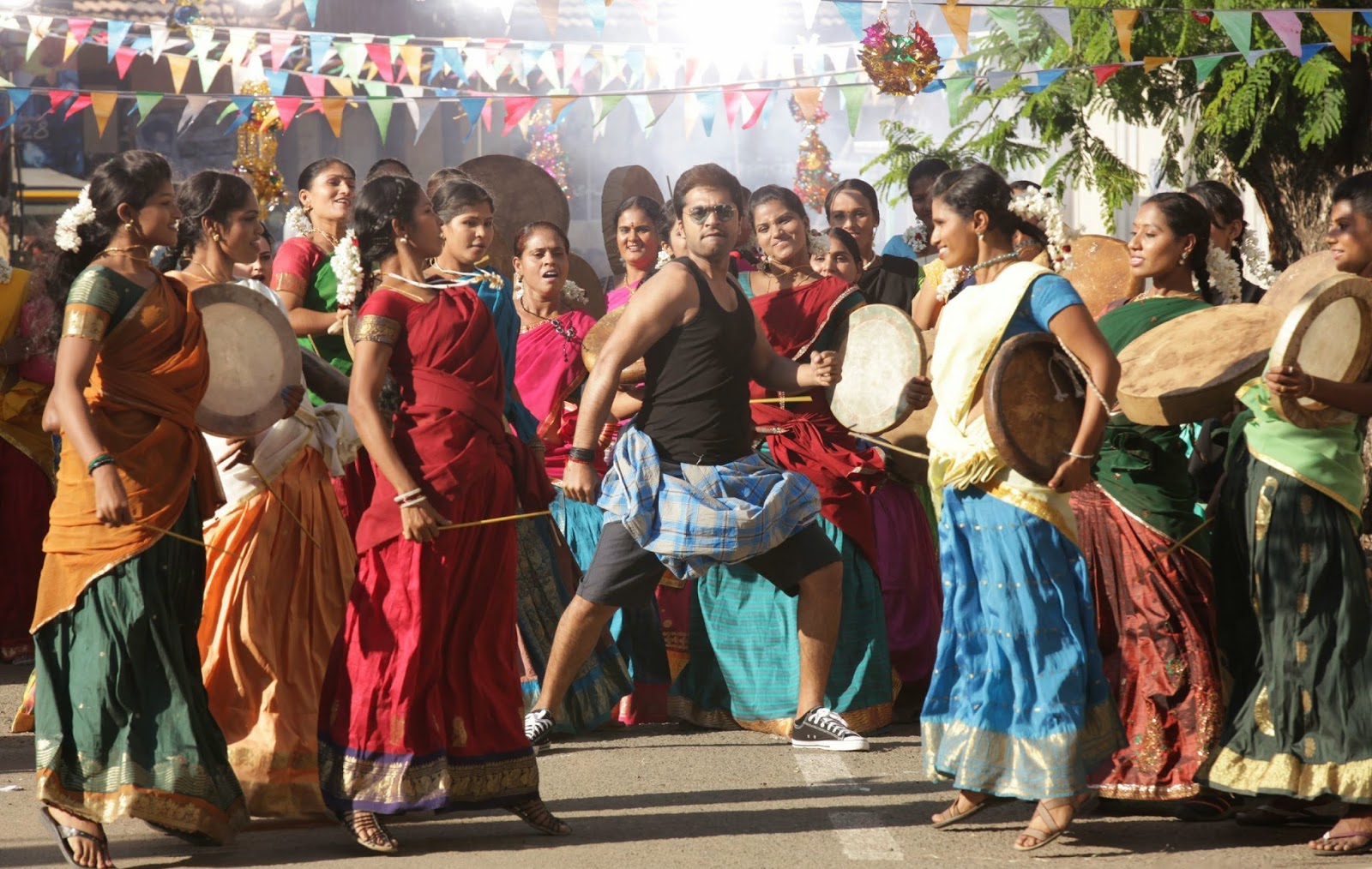 Tharumaaru poster