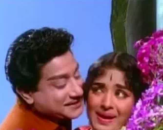 Poo Malaiyil poster