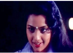 Vaanathil Aadum Oor Nilavu (Female) poster