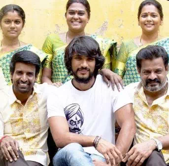 Ulagam Unna Vittu poster