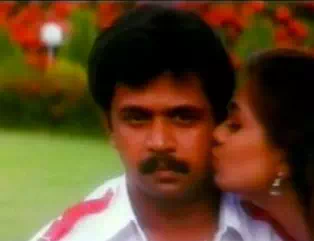 Minnaladikkum Venmai poster