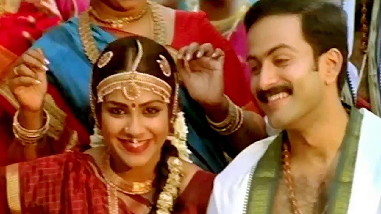 Kannammoochi Aattam poster