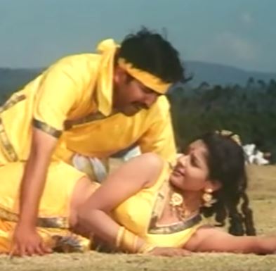 Pudhuponnu poster