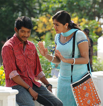 Oru Vaanavillin Pakkathilae poster