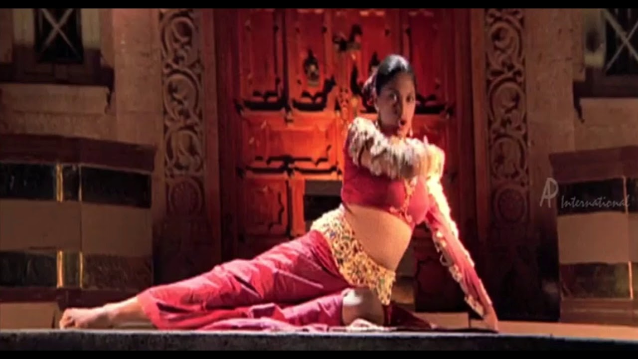 Konjam Nilavu poster
