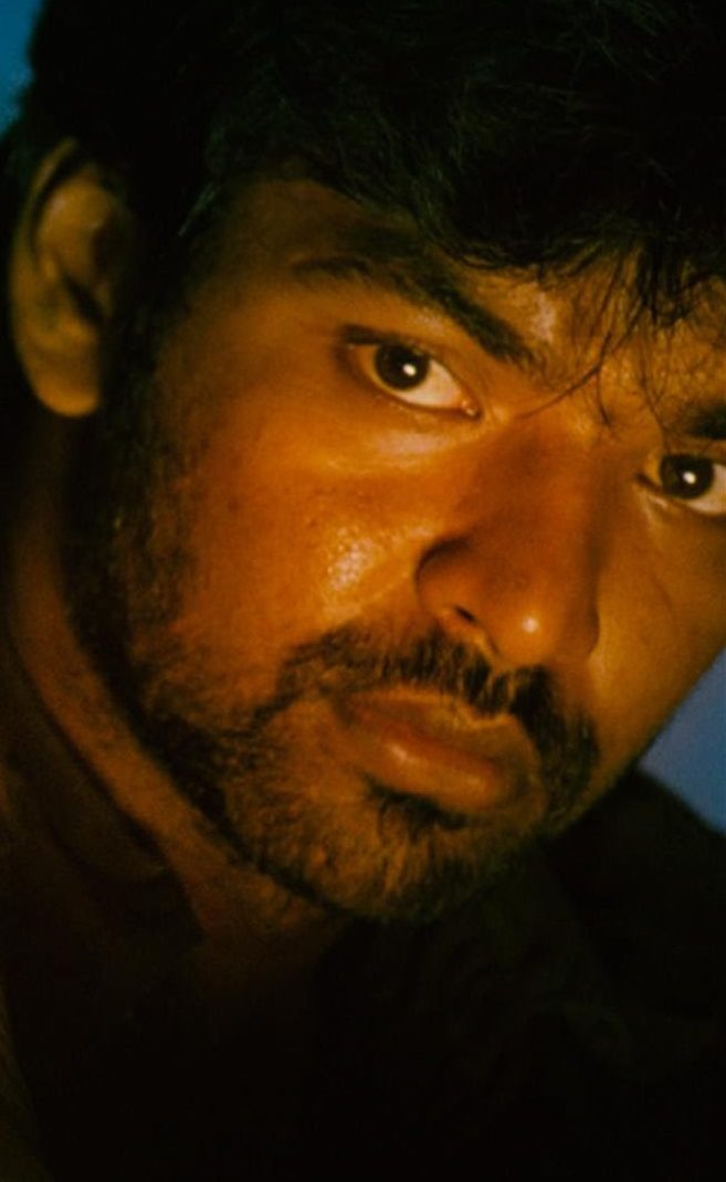 Enge Povadhu poster