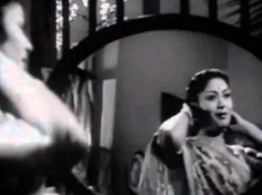 Ilamai Koluvirukkum Iyarkai Female poster