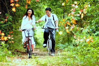 Muthal Murai Unnai Paarthathum poster